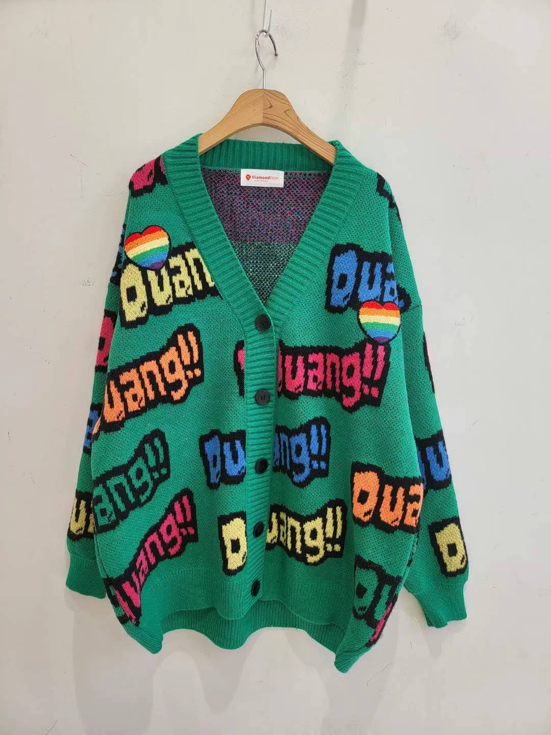 彩英文字冷外套