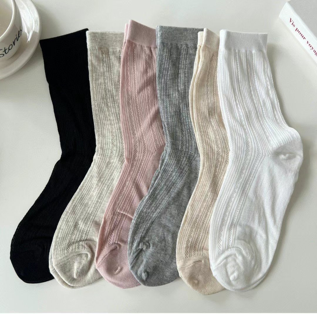 坑紋薄棉襪($100/3對)