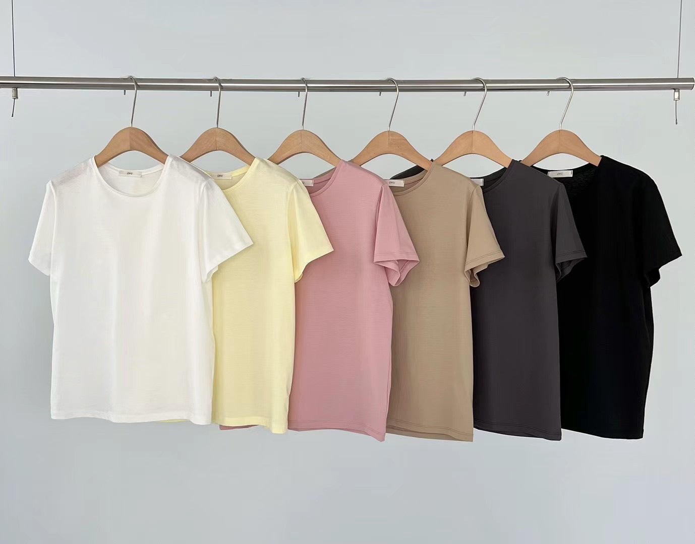 Solid color slip material Tee