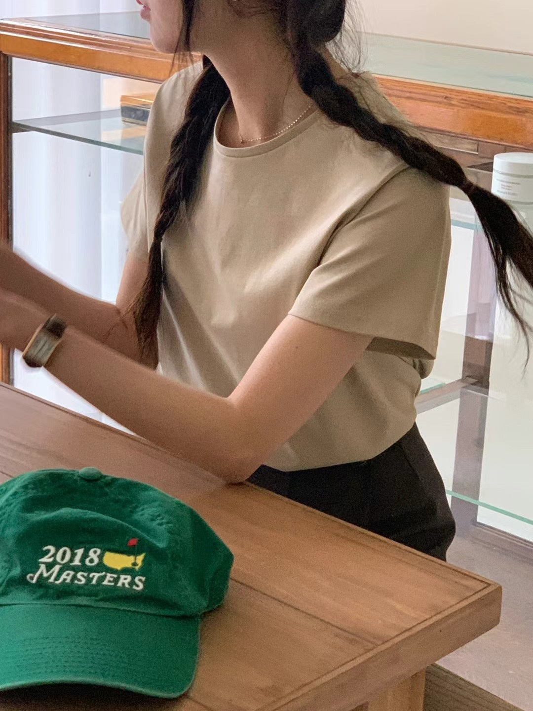 Solid color slip material Tee