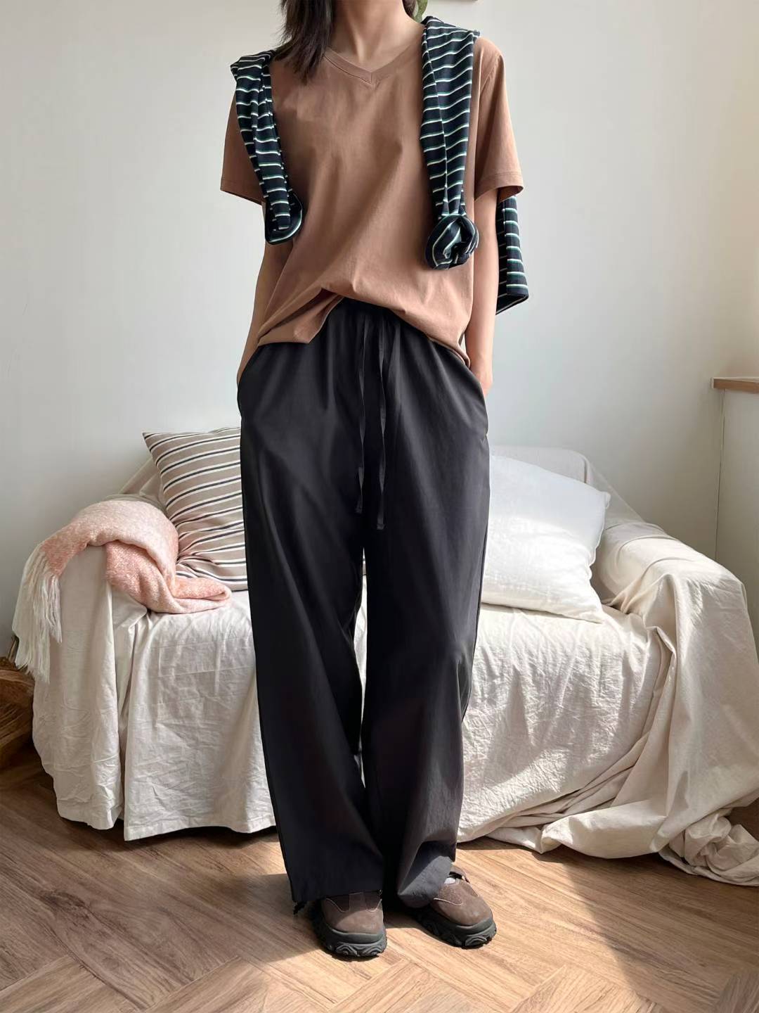 橡筋腰束腳西褲