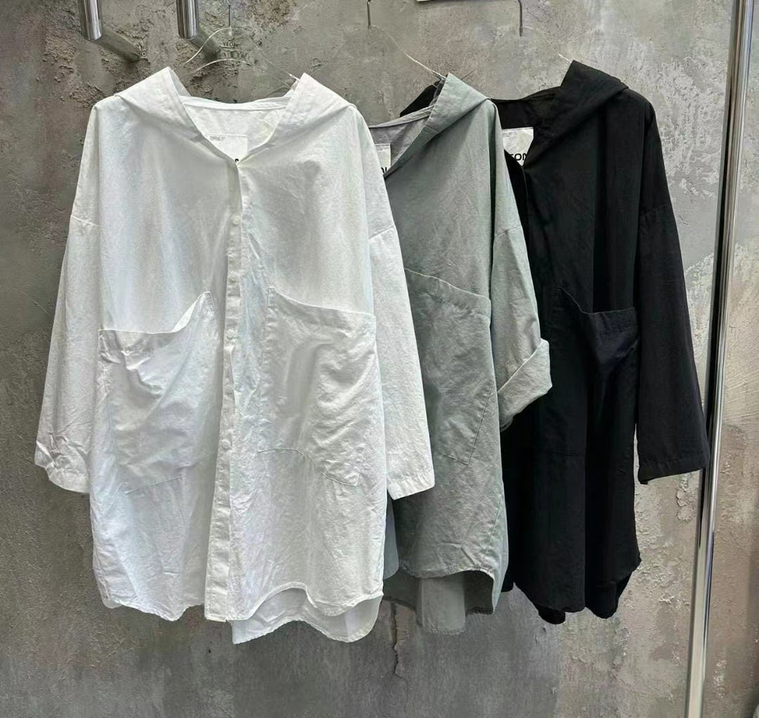 Hooded cotton two-pocket shirt