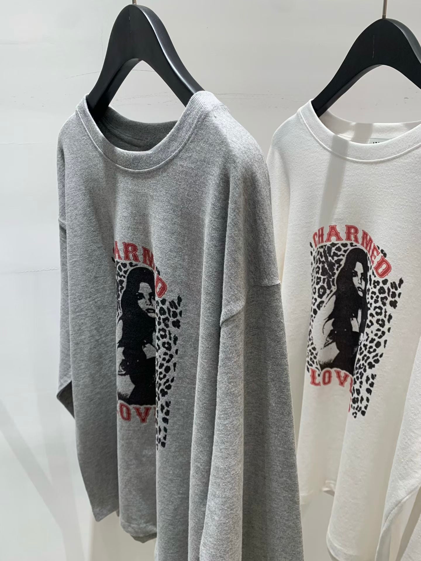 “CHARMED”女人Tee