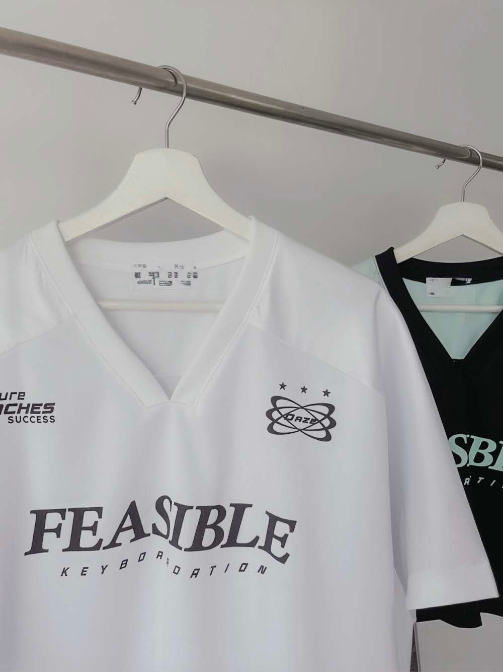 V領“FEASIBLE”短波衫