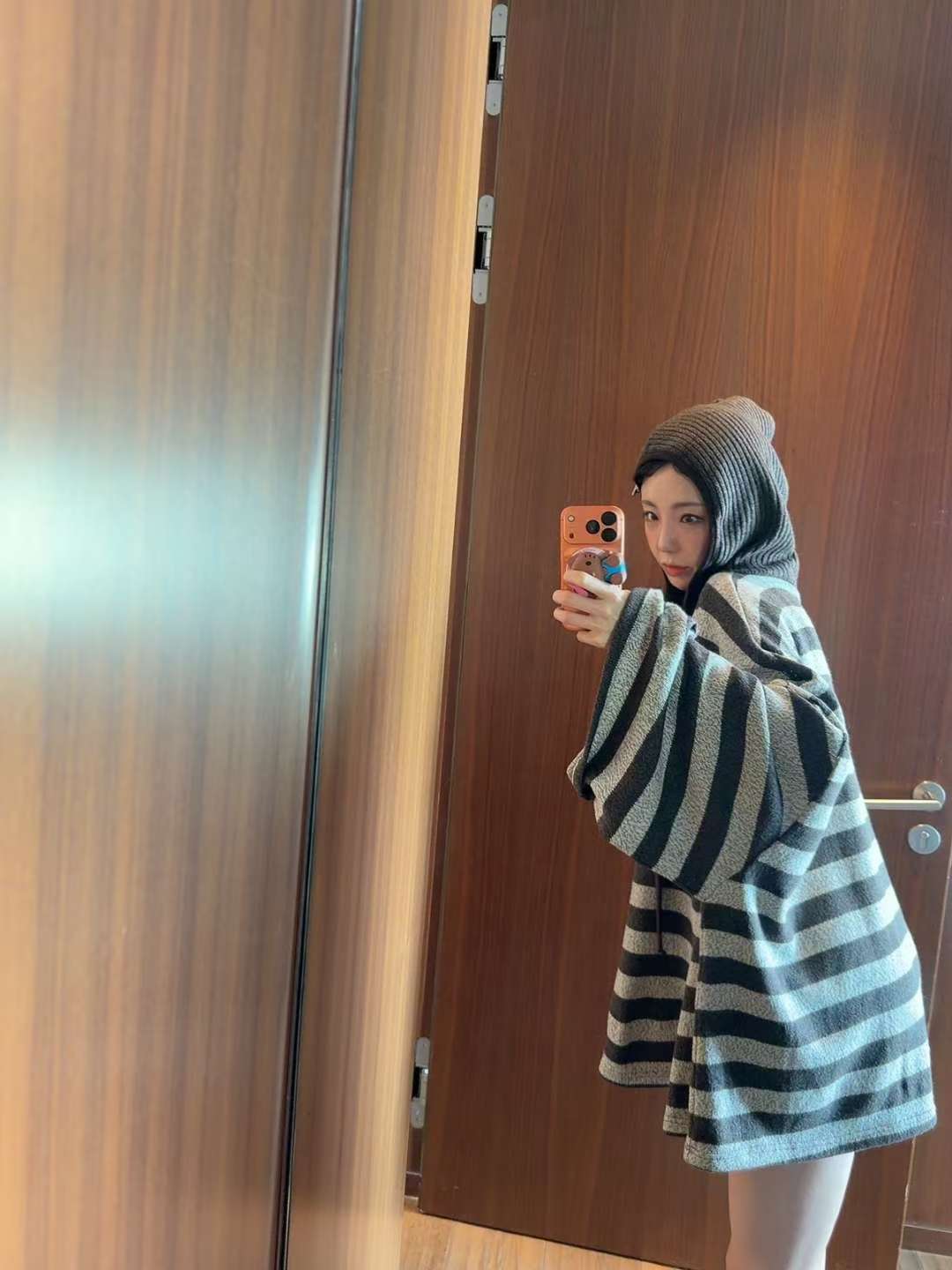 橫間有帽長冷連身裙