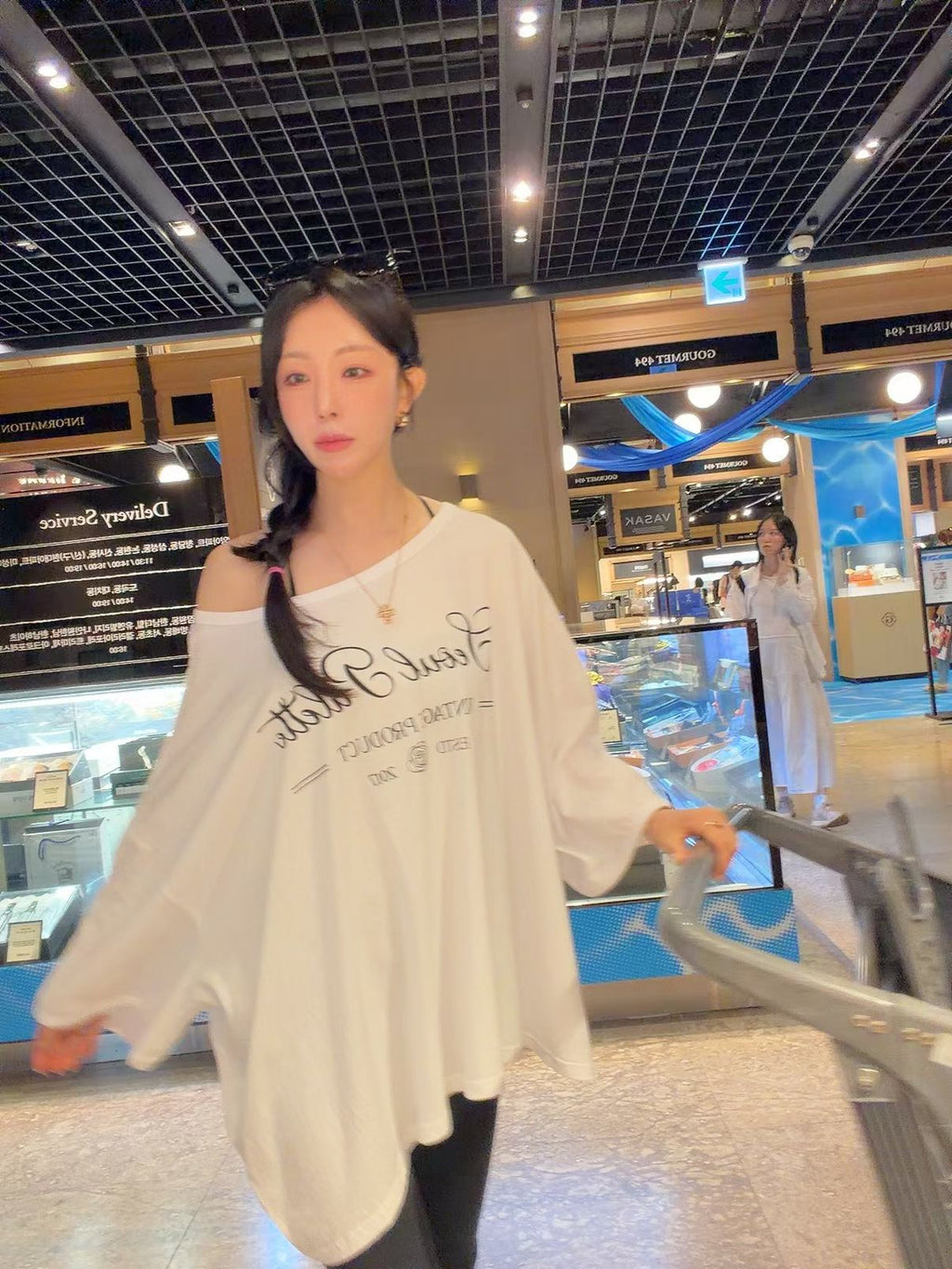 闊身英文字跌膊Tee