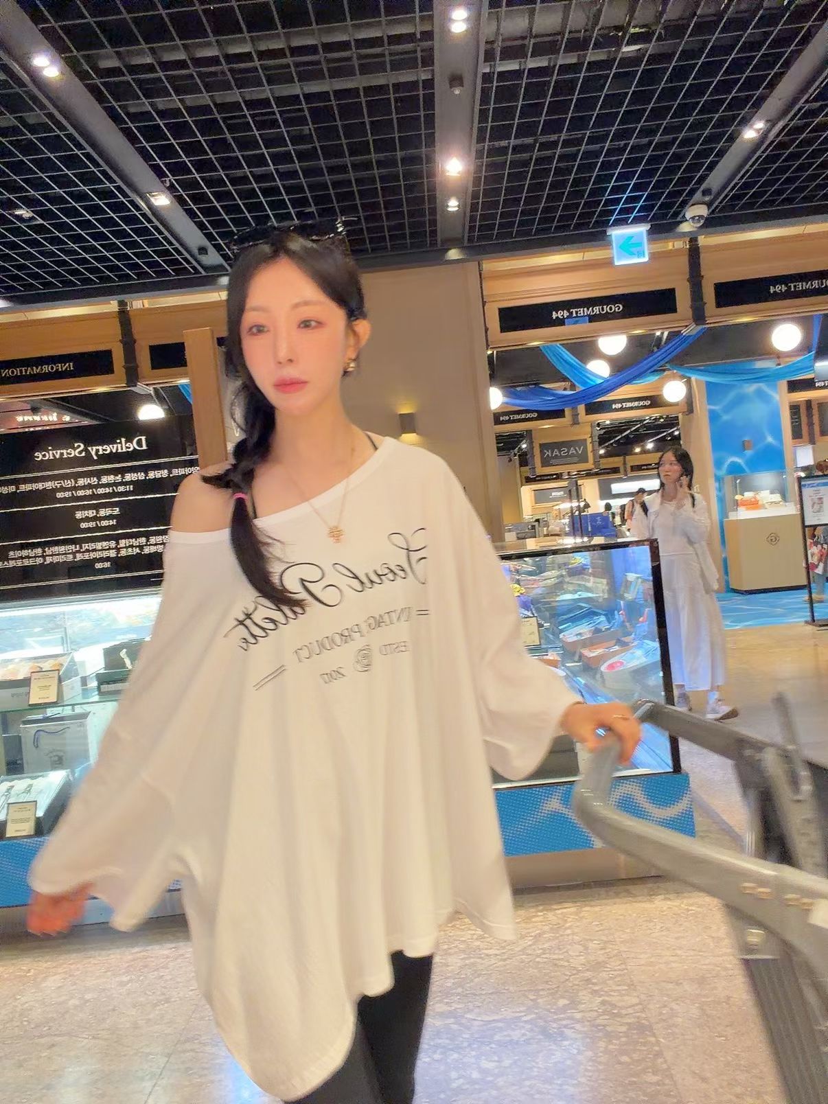 闊身英文字跌膊Tee