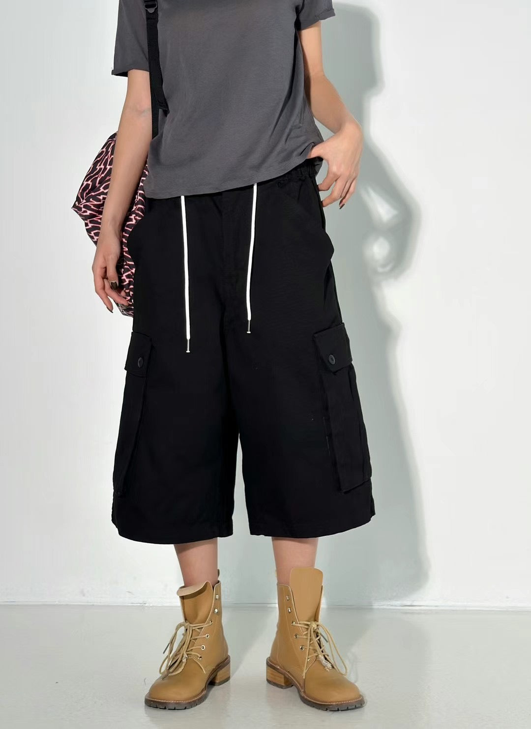 Two-pocket pullover shorts