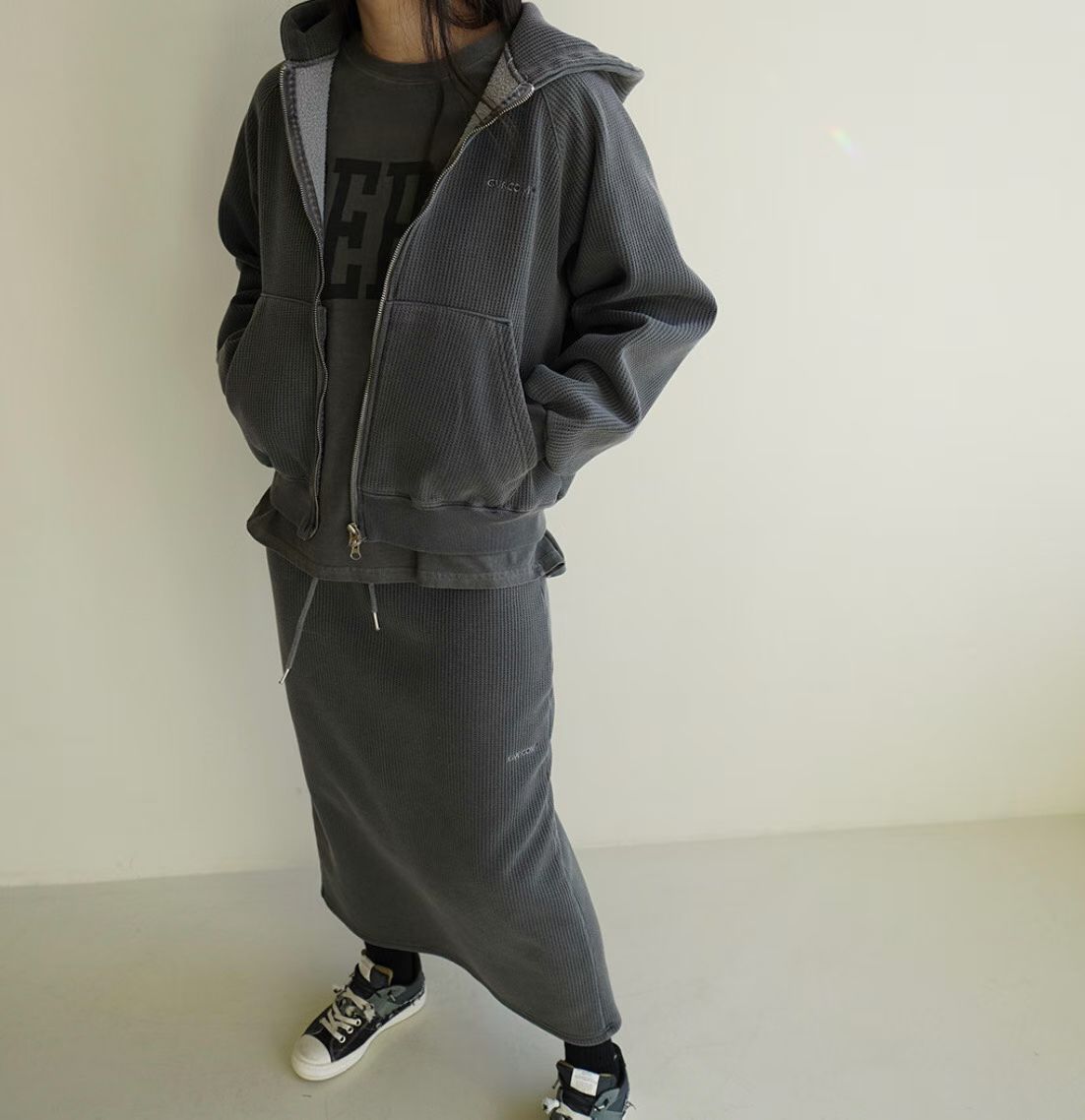 坑紋後開叉長裙