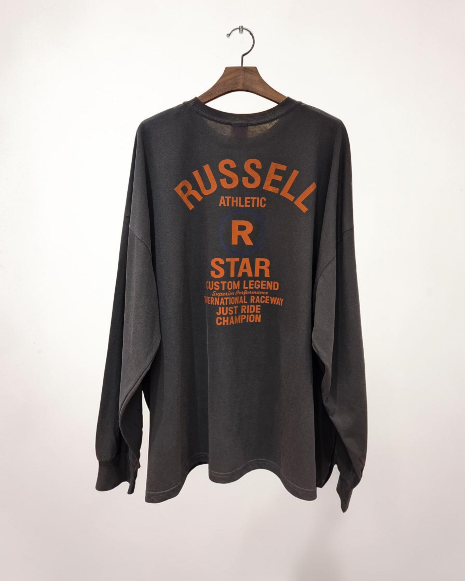 背RUSSELL長Tee