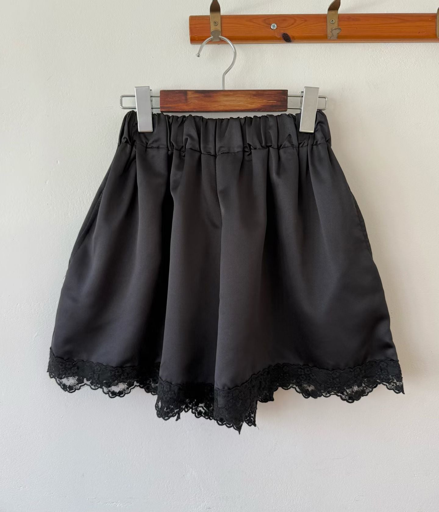 𢇁質Lace邊短褲