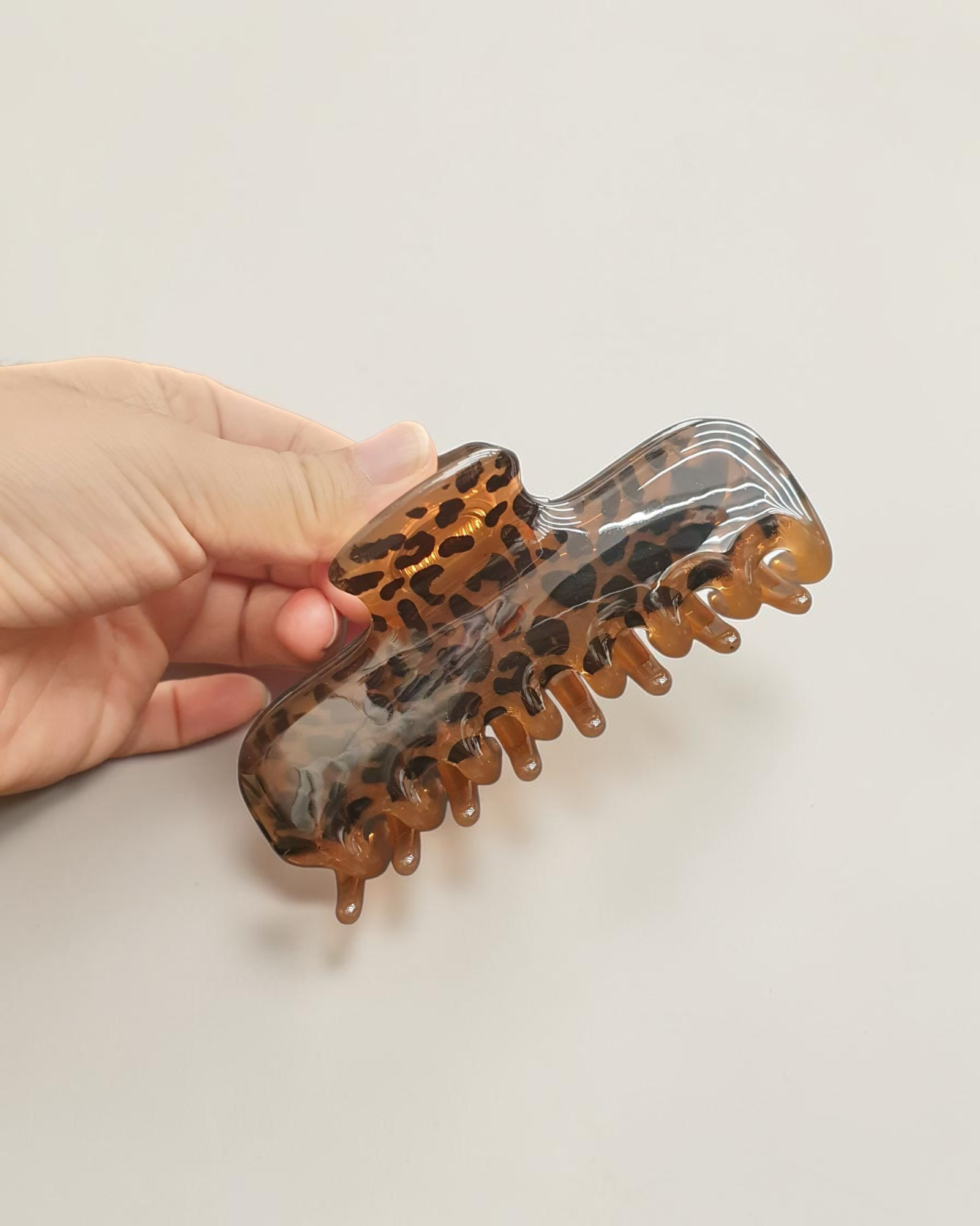 豹紋款鯊魚髮夾