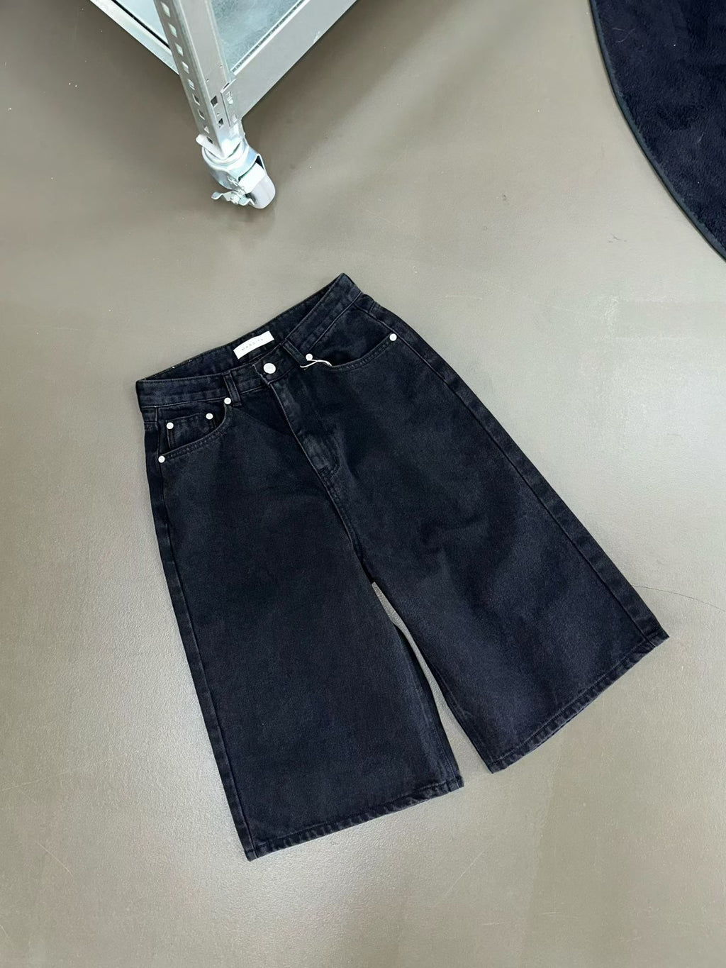 四骨牛仔短褲