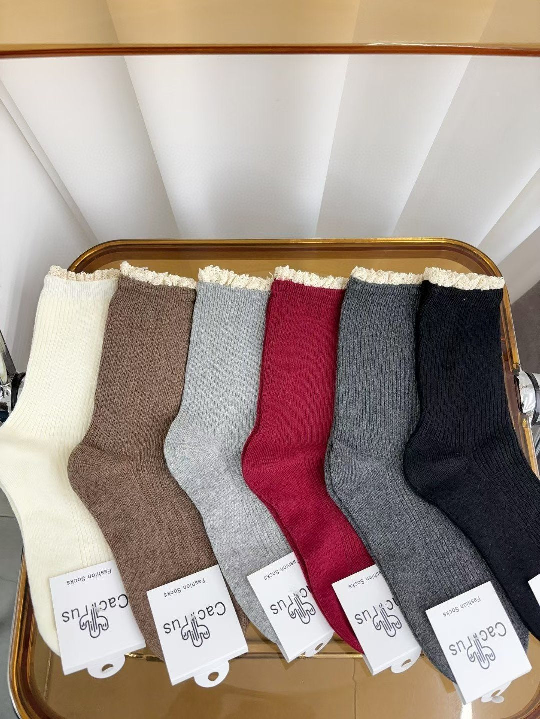 Lace邊坑紋襪($100/3對)