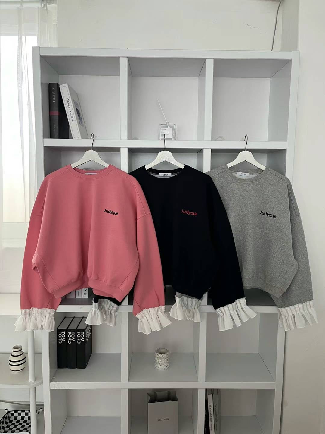 Sweatshirt with cuffs