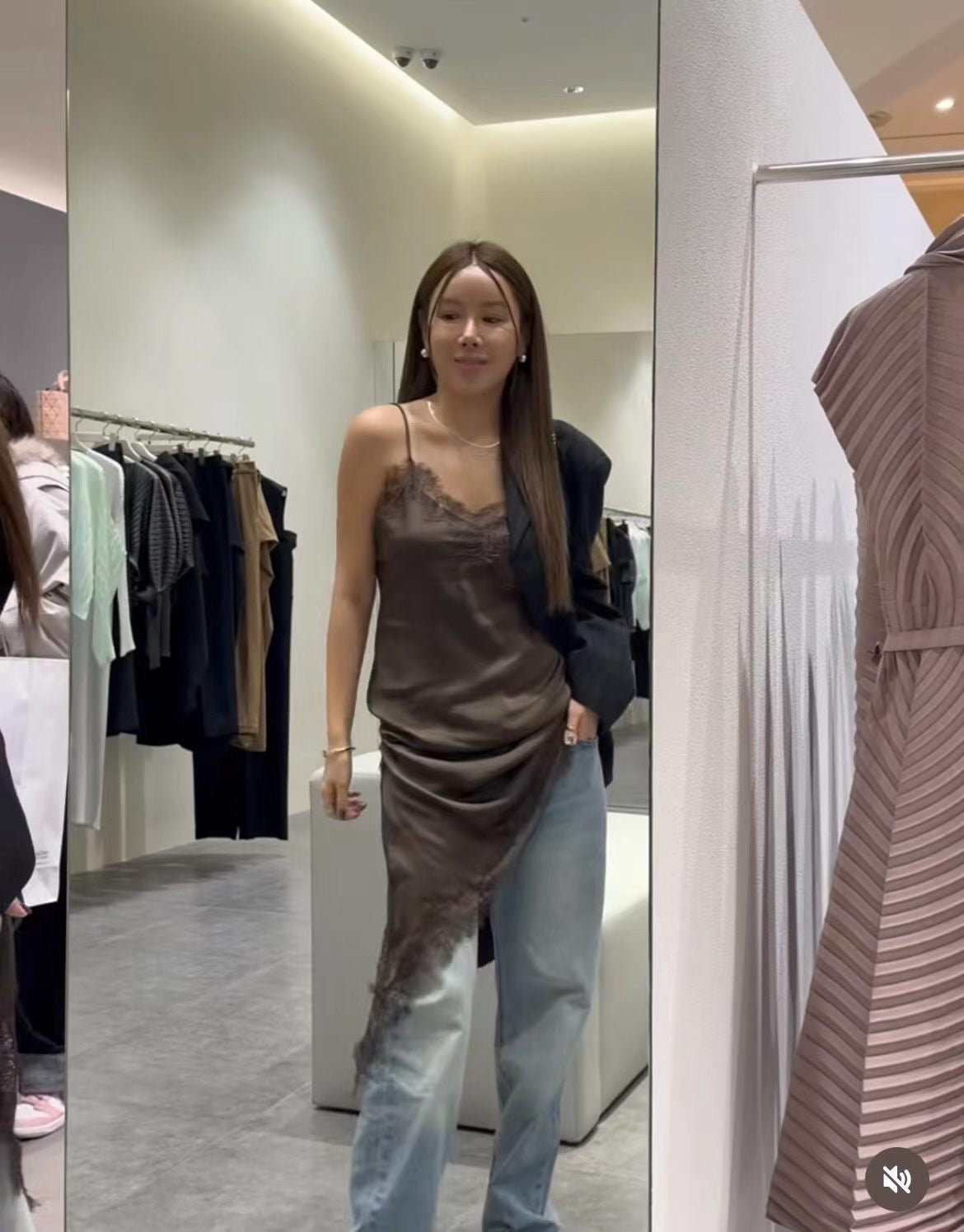 𢇁質lace吊帶連身裙