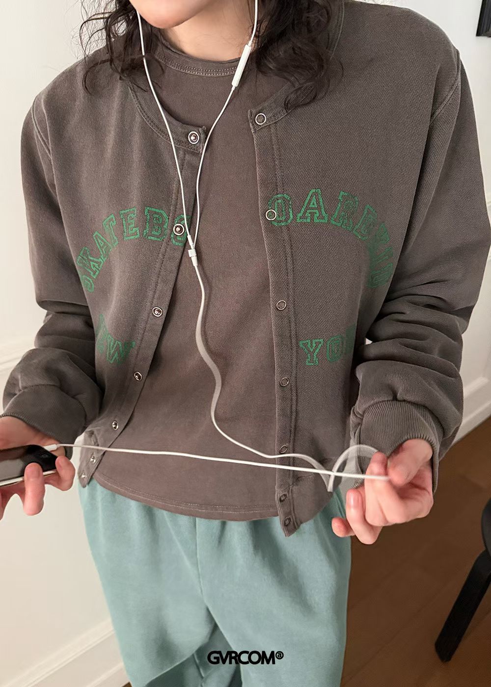 英文字洗水啪鈕外套