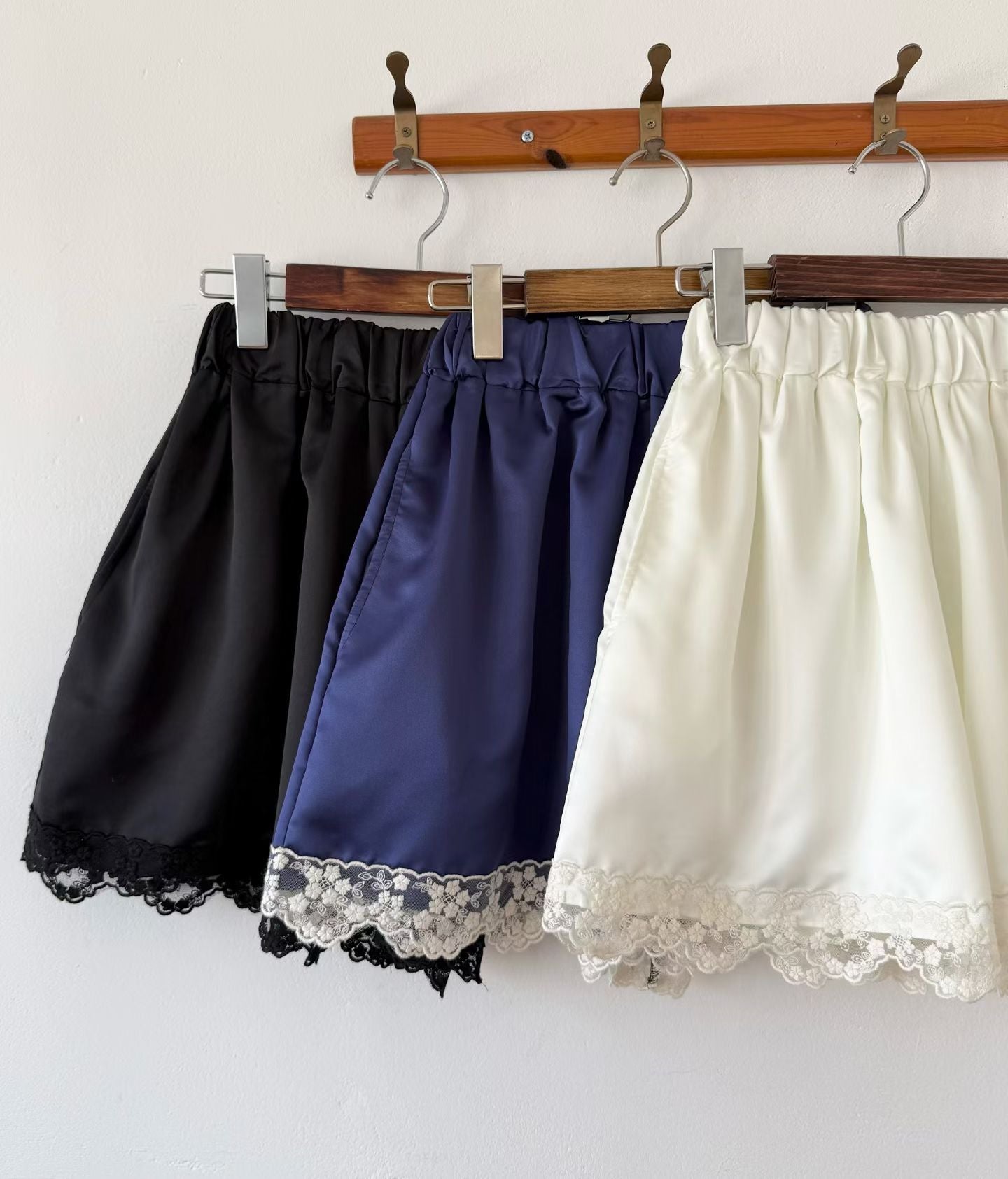 𢇁質Lace邊短褲