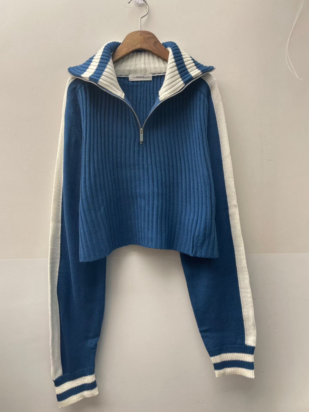 袖有間拉鍊冷衫