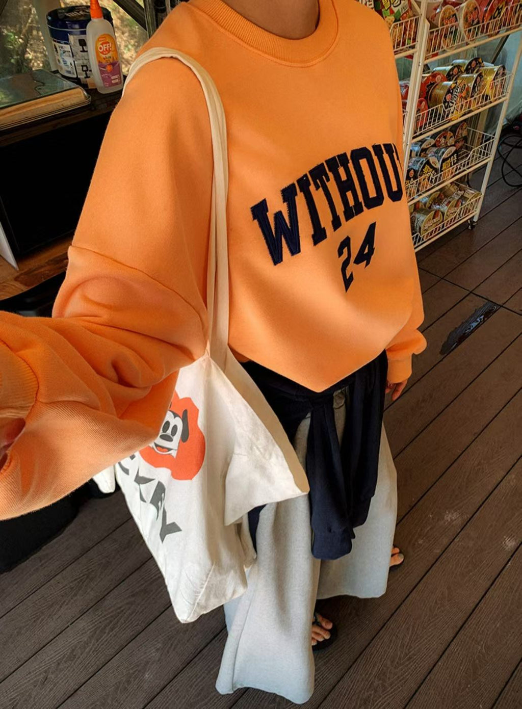 “WITHOUT”短衛衣
