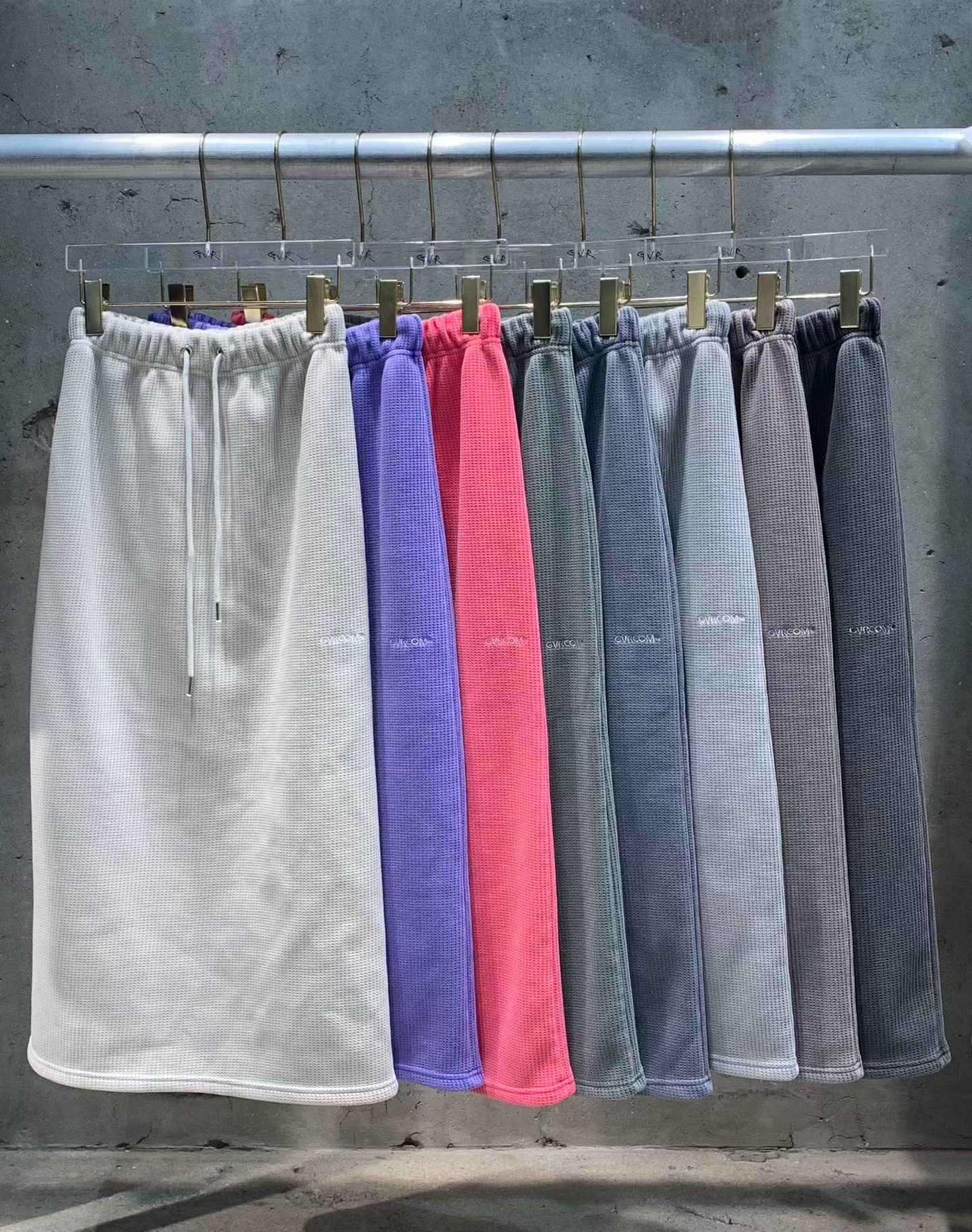 坑紋後開叉長裙