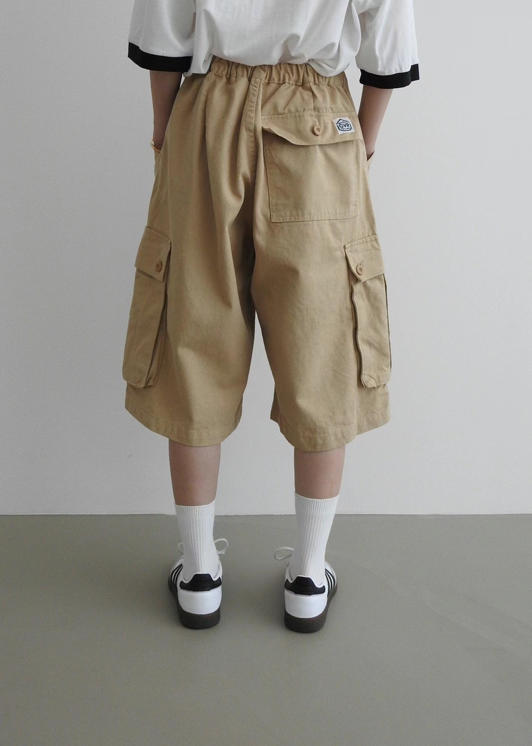 Two-pocket pullover shorts