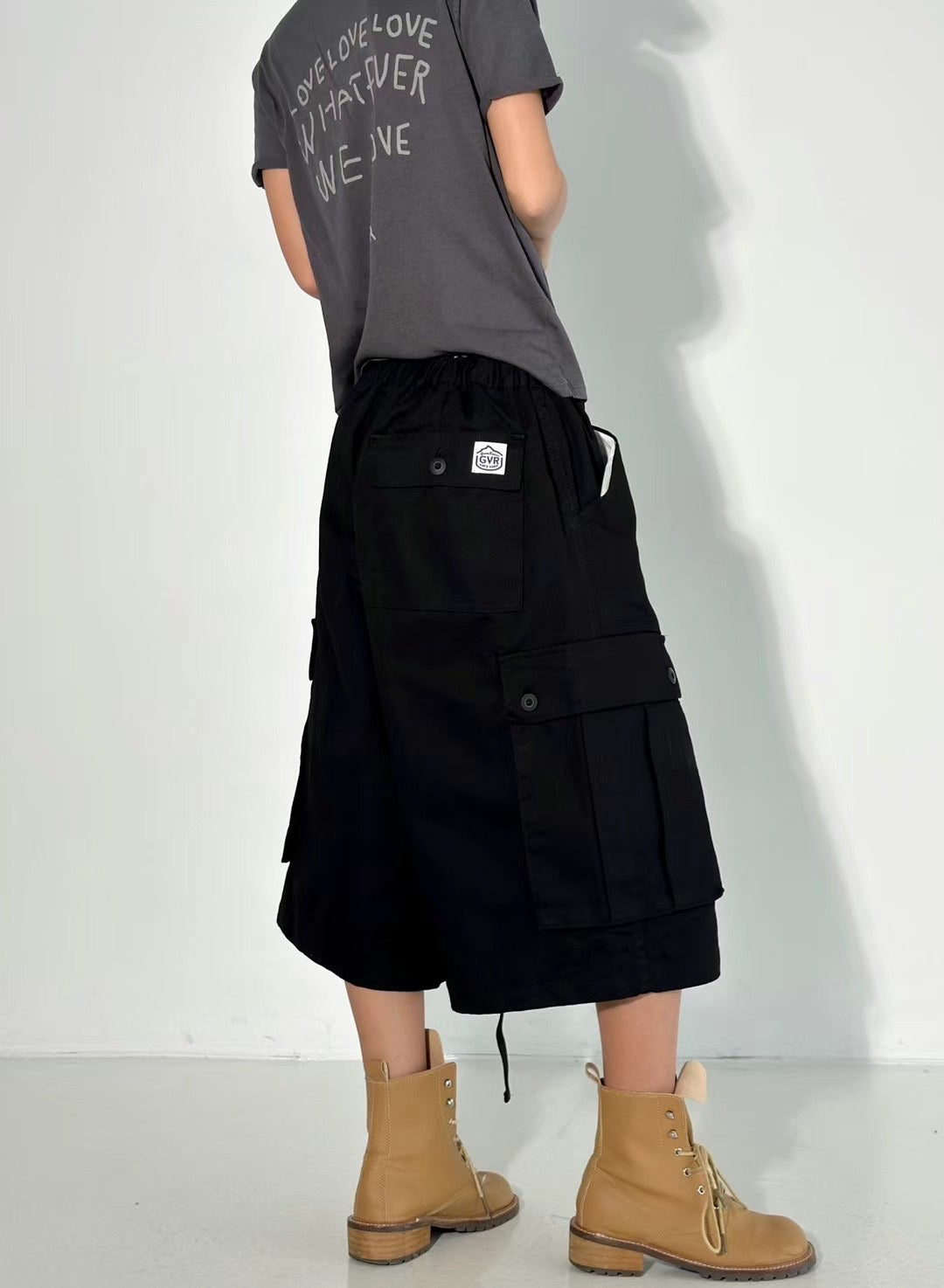 Two-pocket pullover shorts