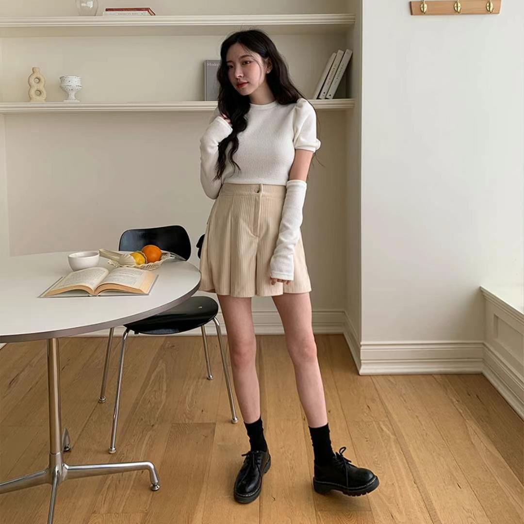 Light corduroy shorts
