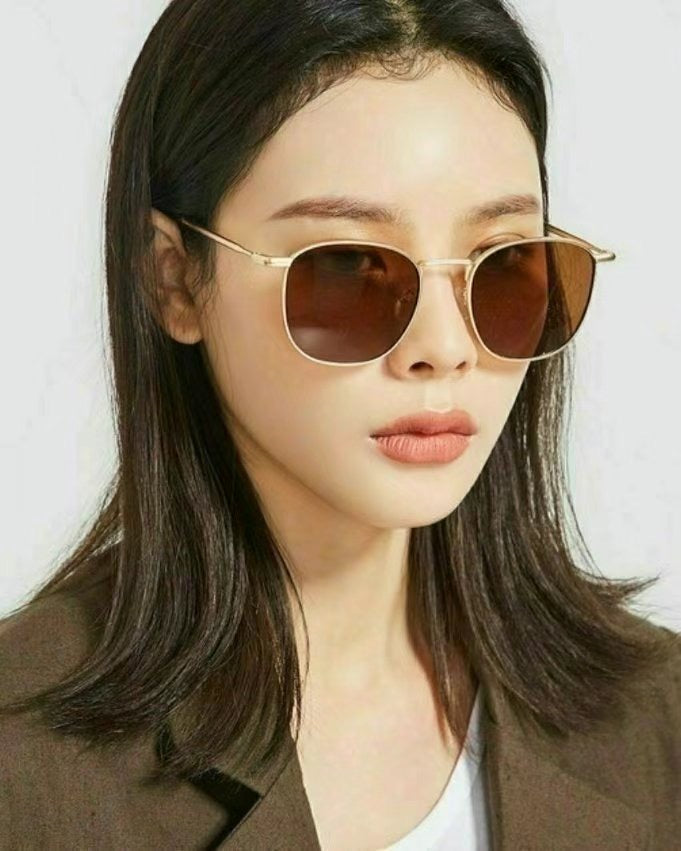 Sunglasses with nose pads