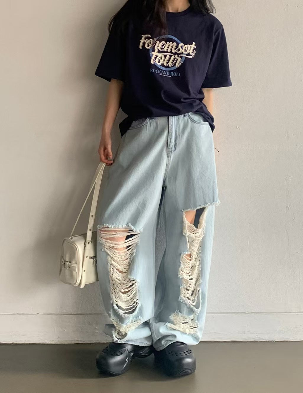 闊腳爛牛仔褲