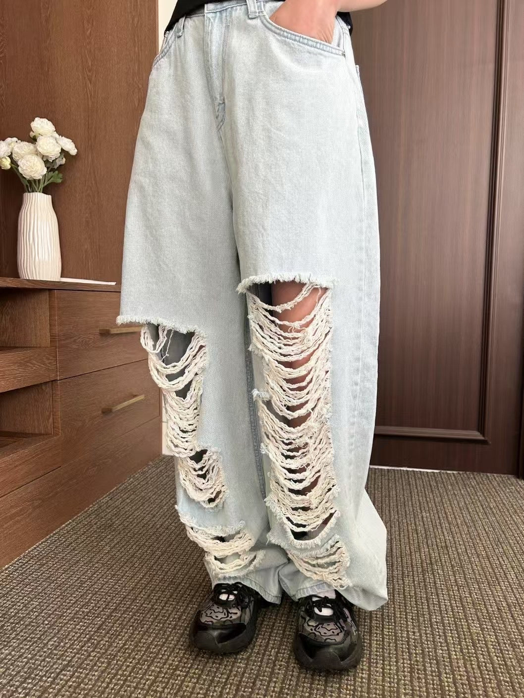 闊腳爛牛仔褲