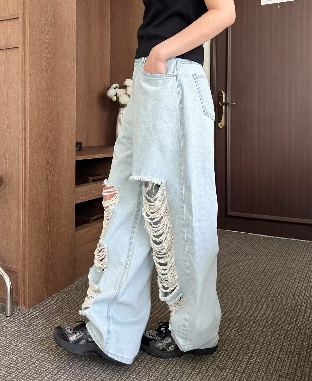 闊腳爛牛仔褲