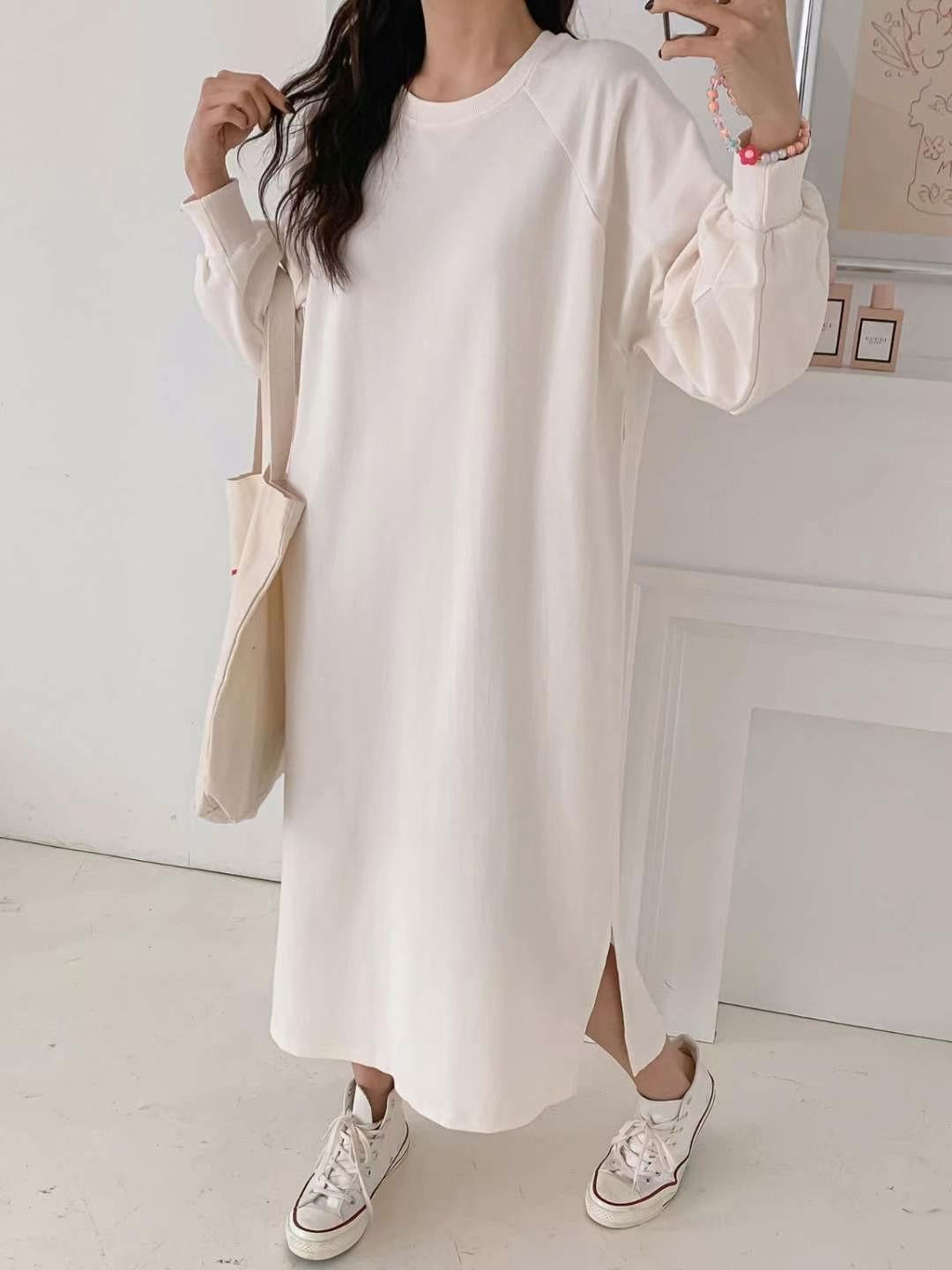 Solid color dress with sleeves