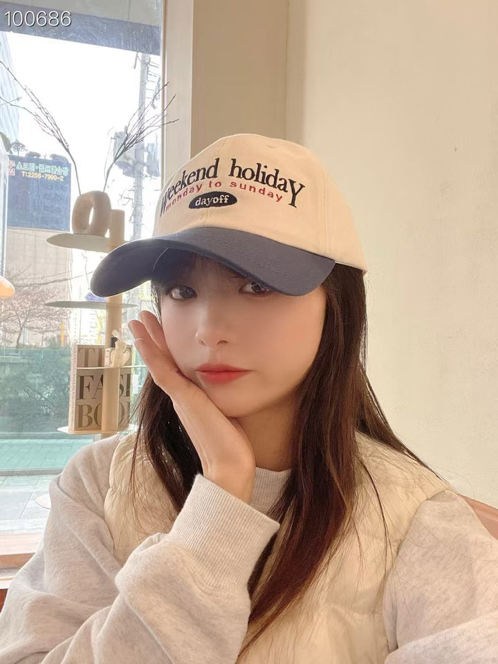 “Weekend Holiday”撞色Cap