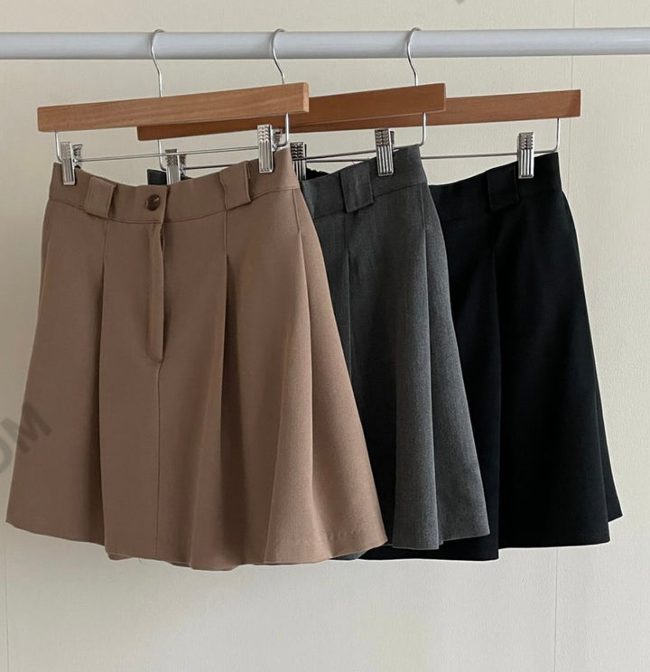 pleated short culottes