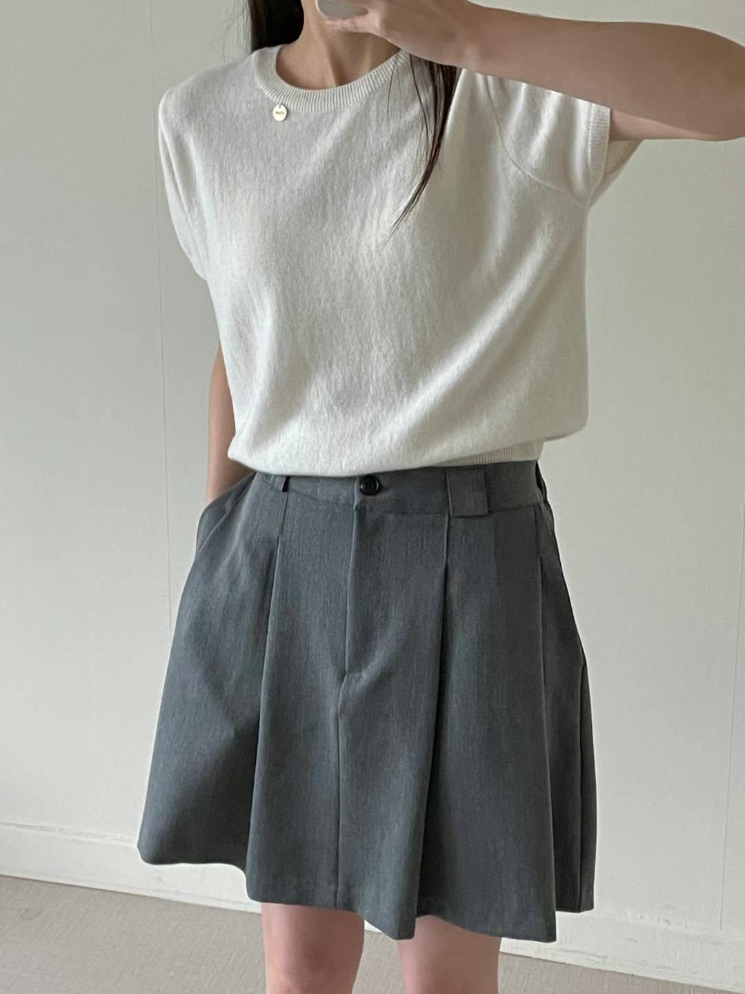 pleated short culottes