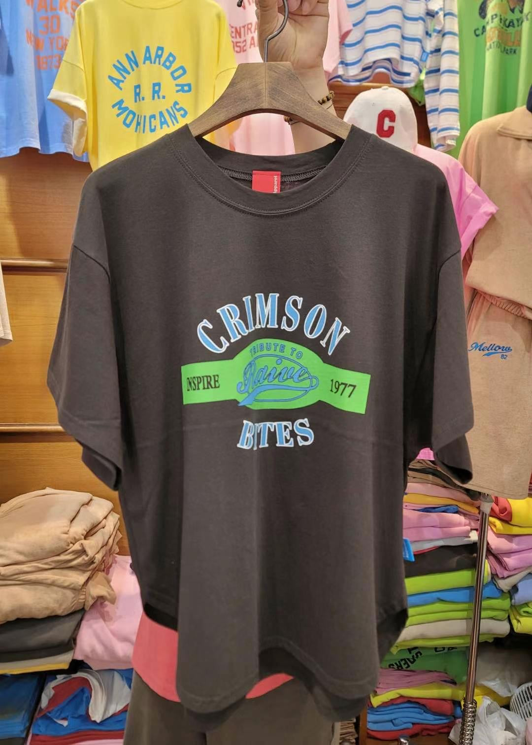 “CRIMSON”圓腳Tee