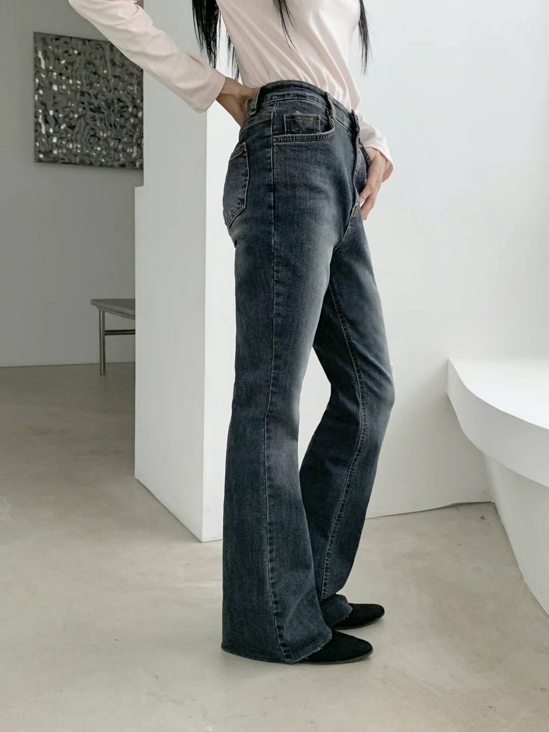 Dark blue micro-flared jeans