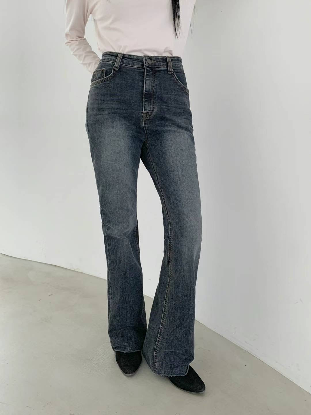 Dark blue micro-flared jeans