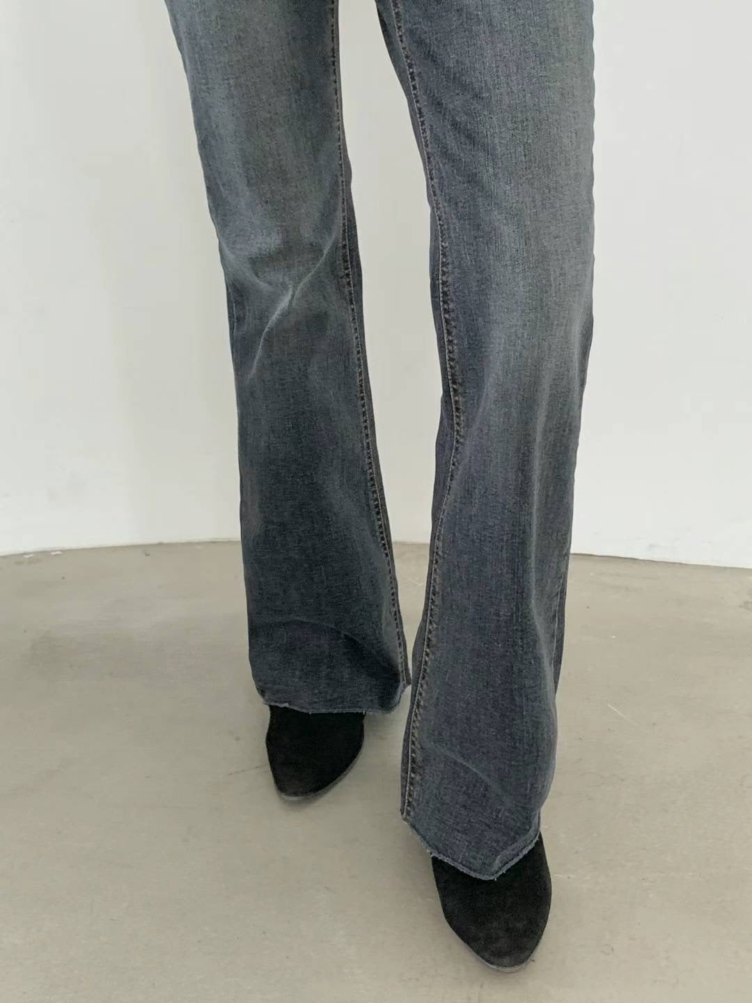 Dark blue micro-flared jeans