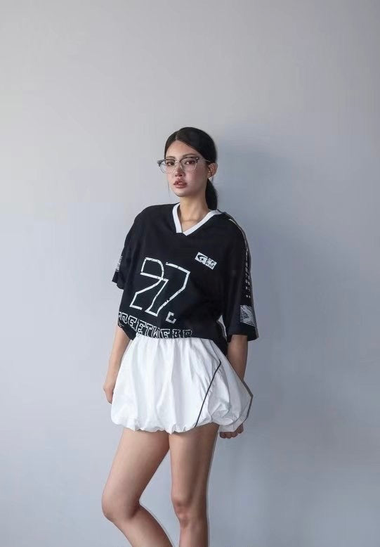 V領“ 27”Tee