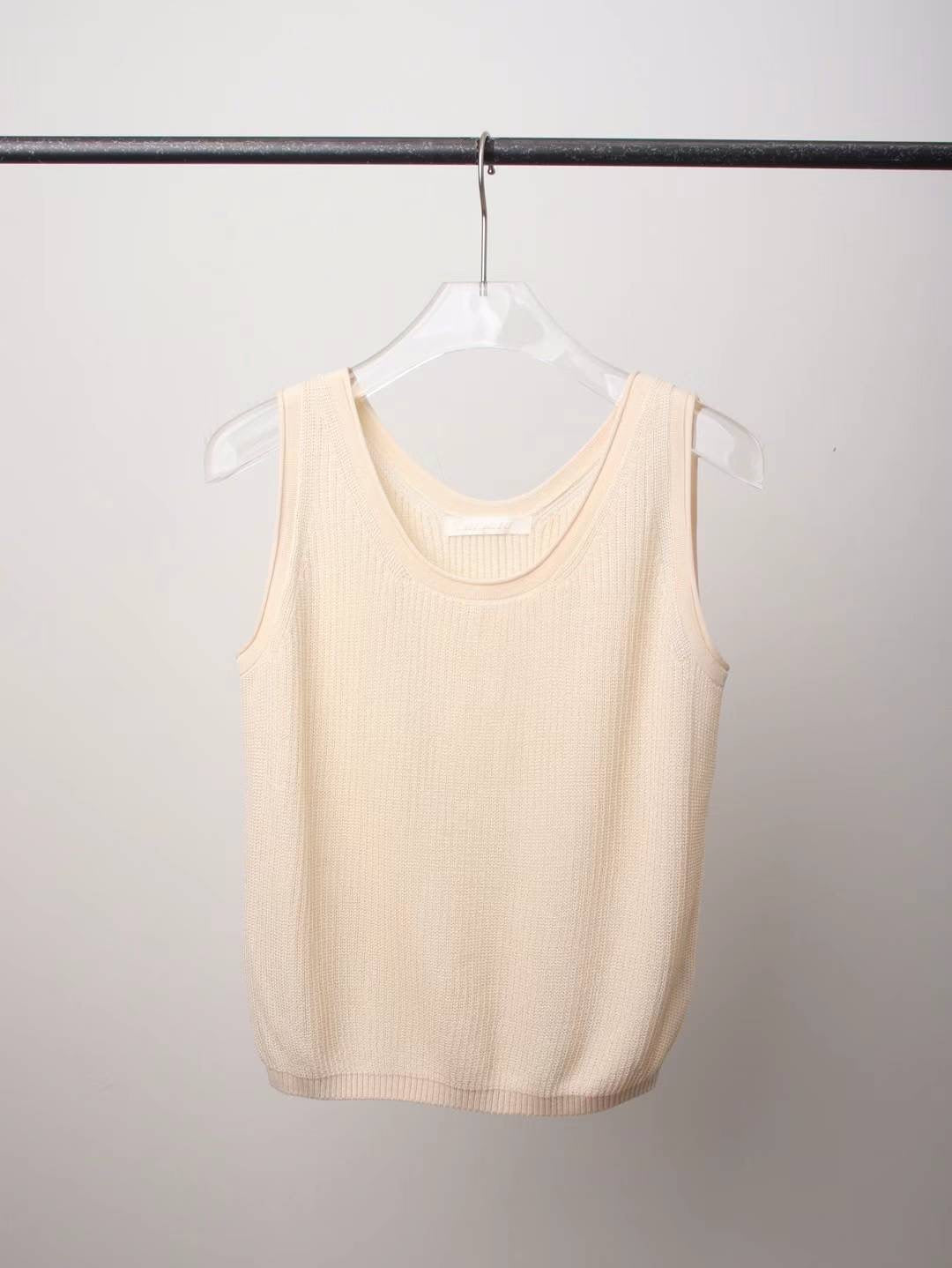 Thread pitted vest