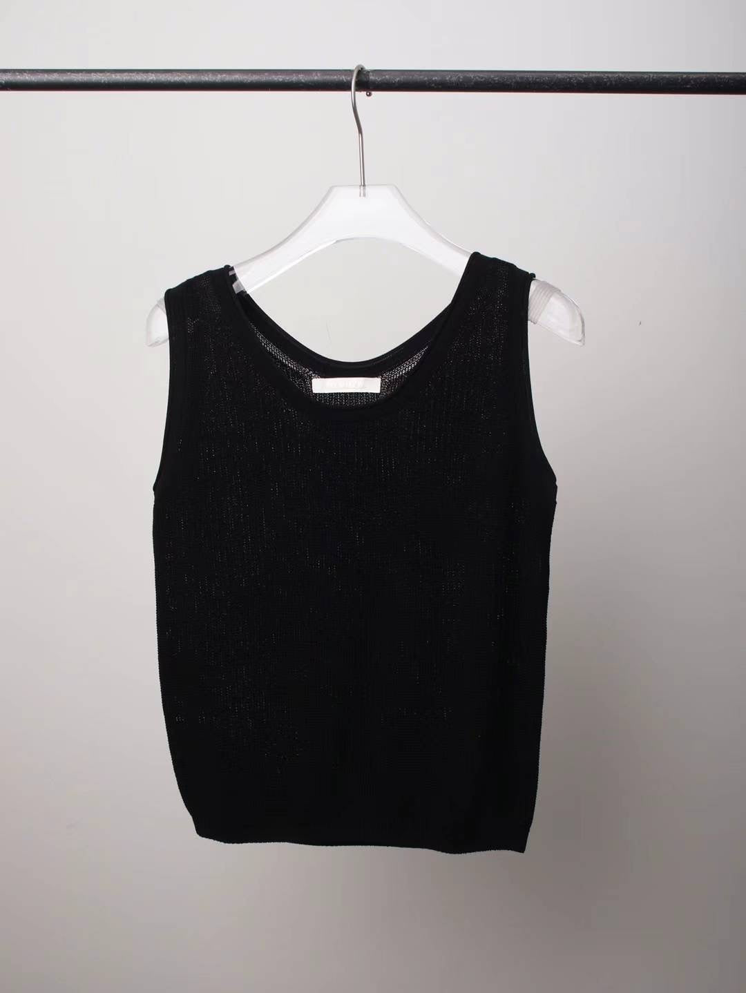 Thread pitted vest