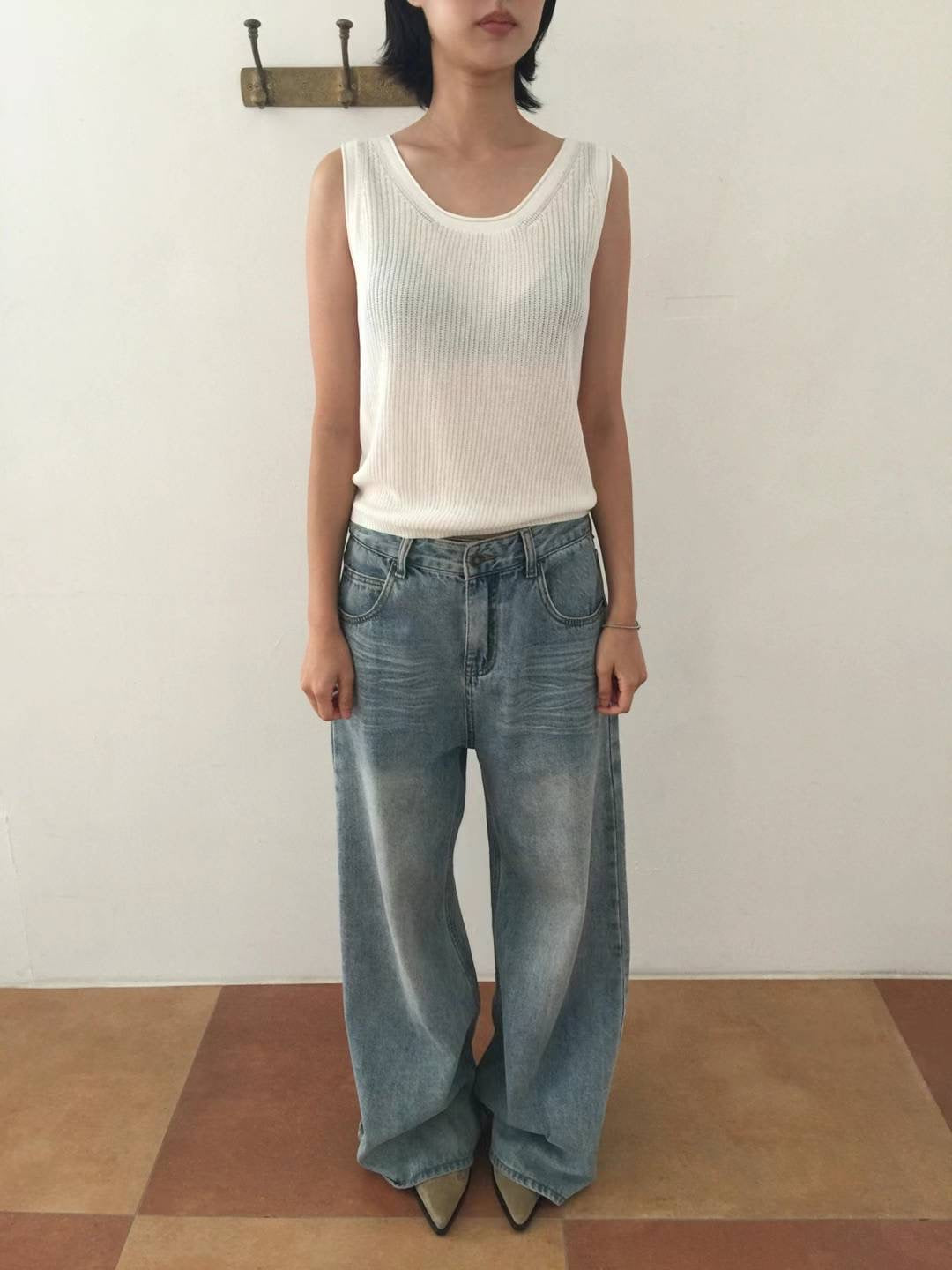 Thread pitted vest