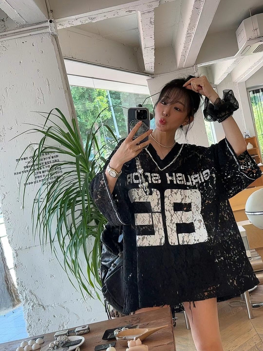 “86”Lace V領長Tee