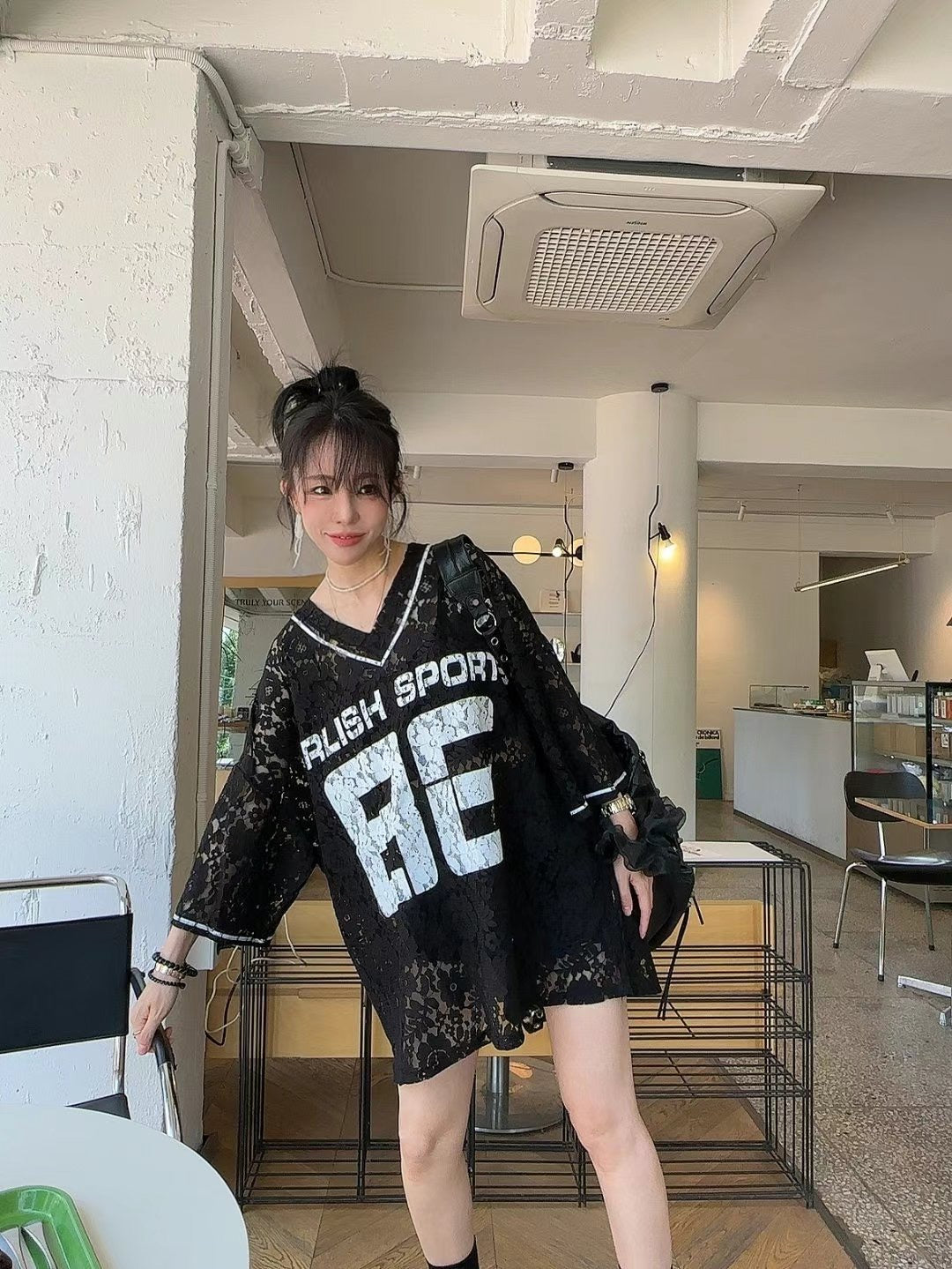 “86”Lace V領長Tee