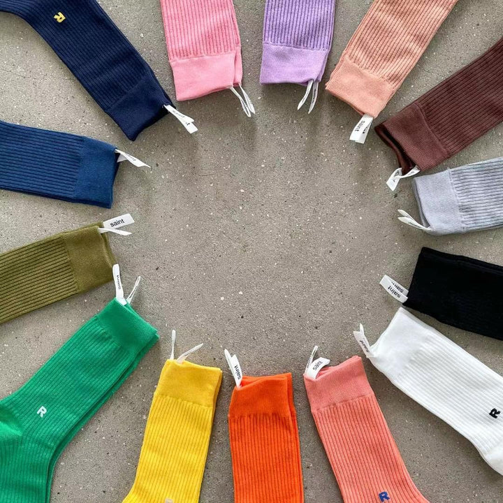 "R" plain socks