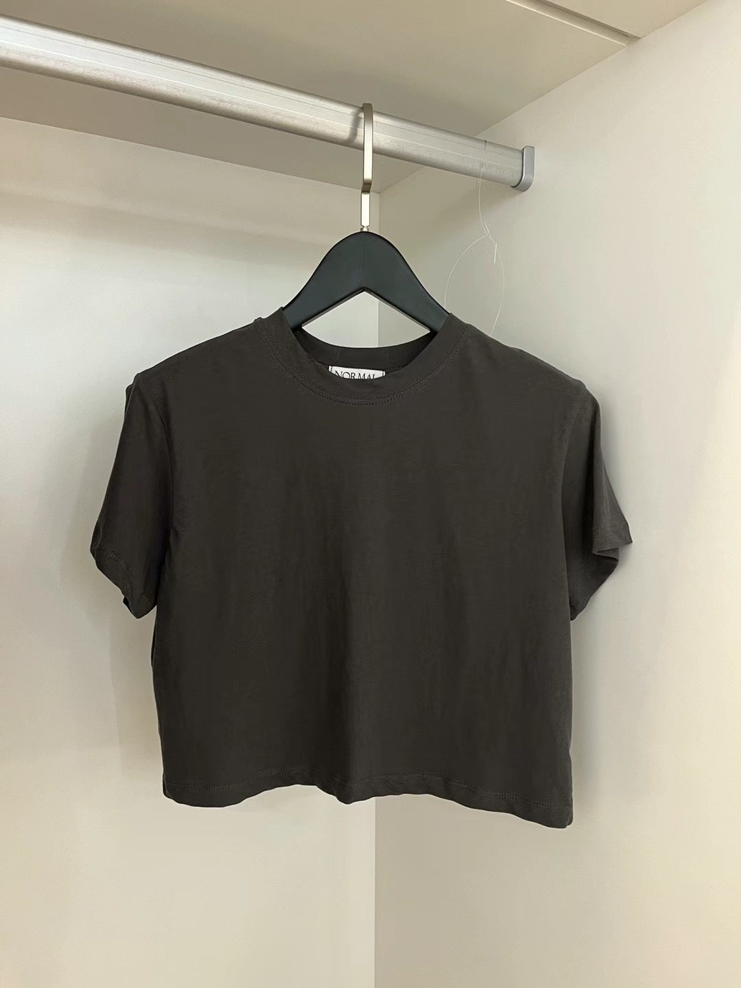 Solid color thin material short Tee