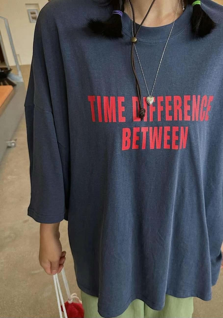 “Time Differnce” 兩側開叉Tee