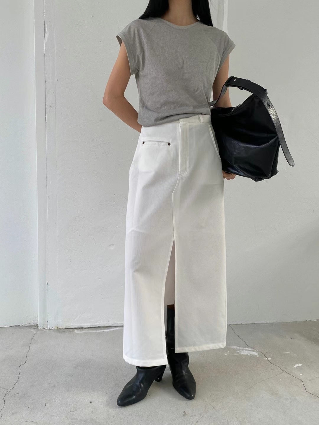 Hip skirt with front slit